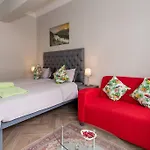 201 Sussex Mews Woodstock